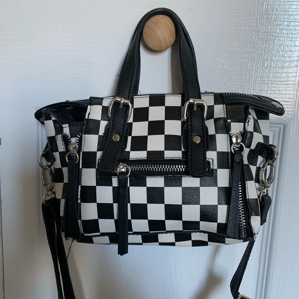 Bl & Wh printed purse